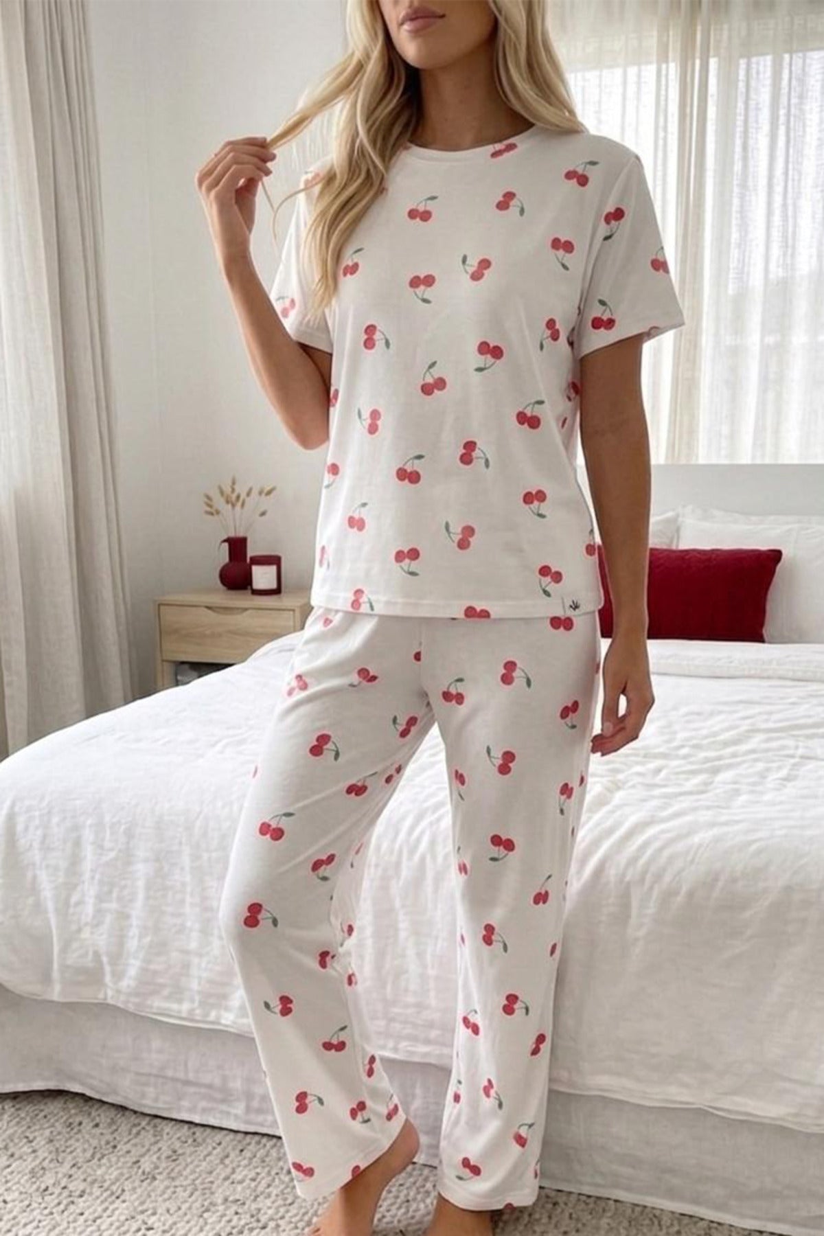 Kiraz Desenli Kısa Kollu Pijama Takımı – Beyaz