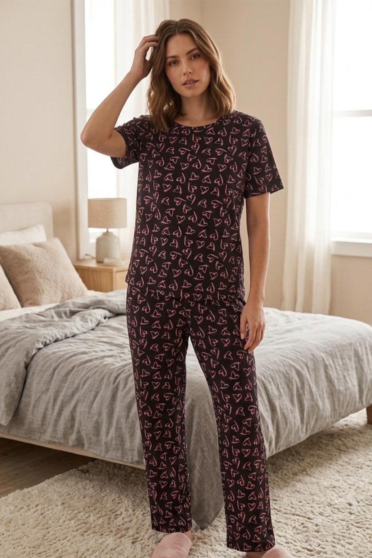 Pembe Kalp Desenli Kısa Kollu Pijama Takımı – Siyah
