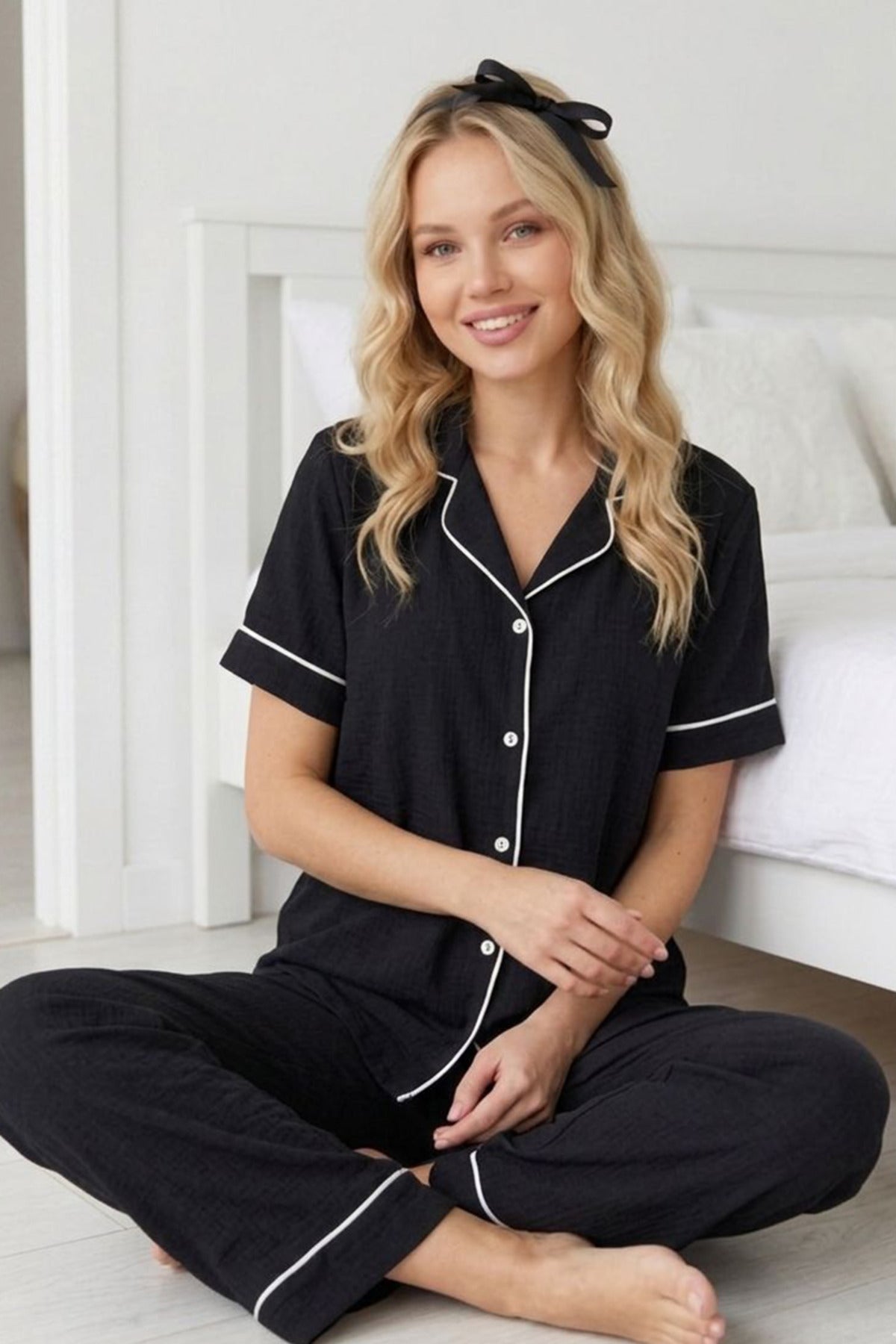 Biyeli Düğmeli Kısa Kollu Pijama Takımı – Siyah