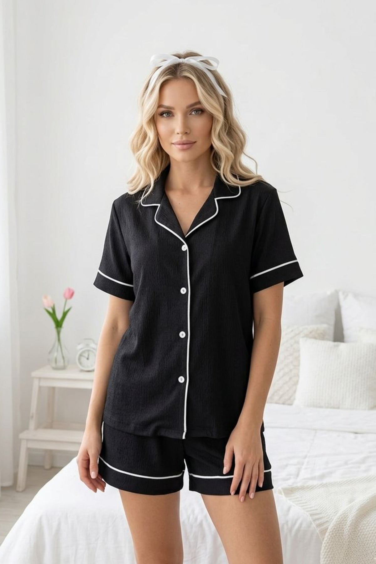 Biyeli Düğmeli Kısa Kollu Şortlu Pijama Takımı – Siyah