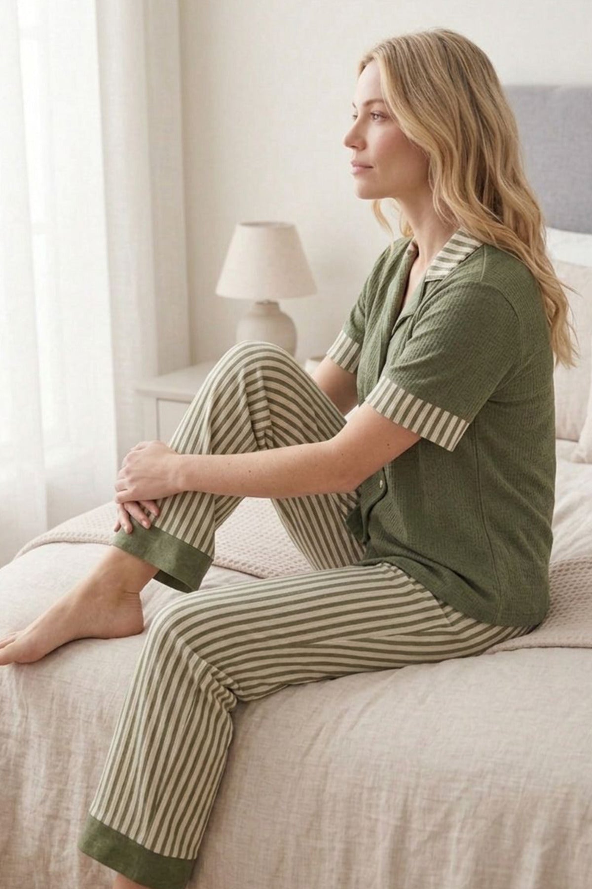 Haki Şerit Detaylı Kısa Kollu Pijama Takımı – Yeşil