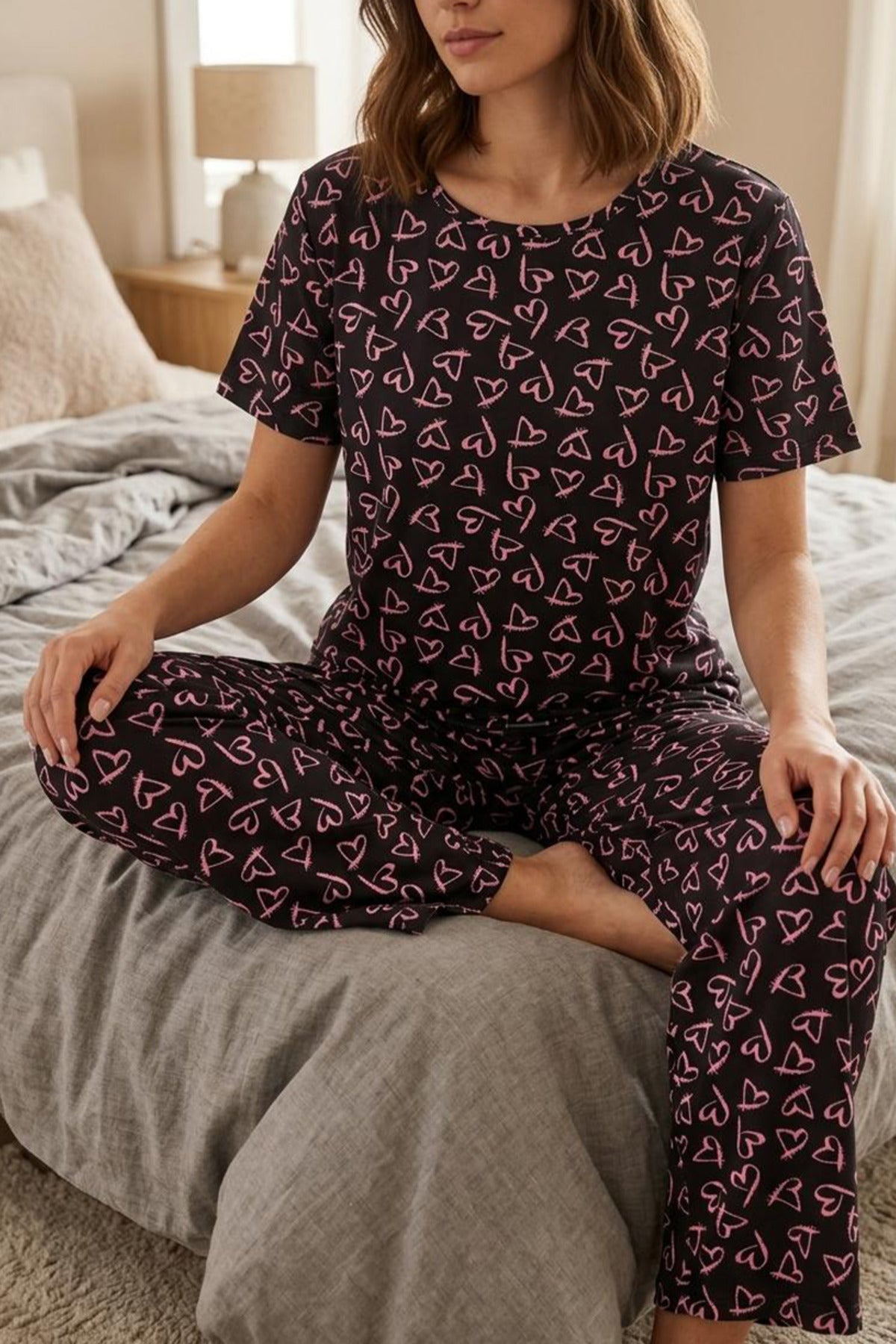 Pembe Kalp Desenli Kısa Kollu Pijama Takımı – Siyah