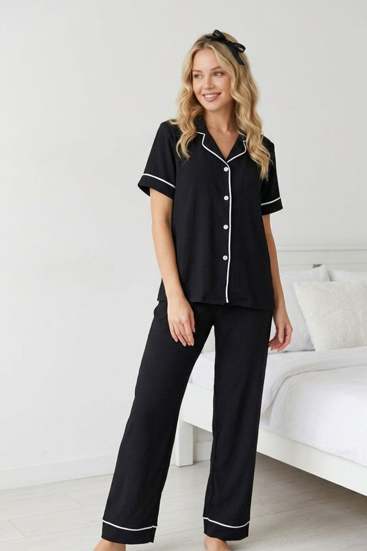 Biyeli Düğmeli Kısa Kollu Pijama Takımı – Siyah