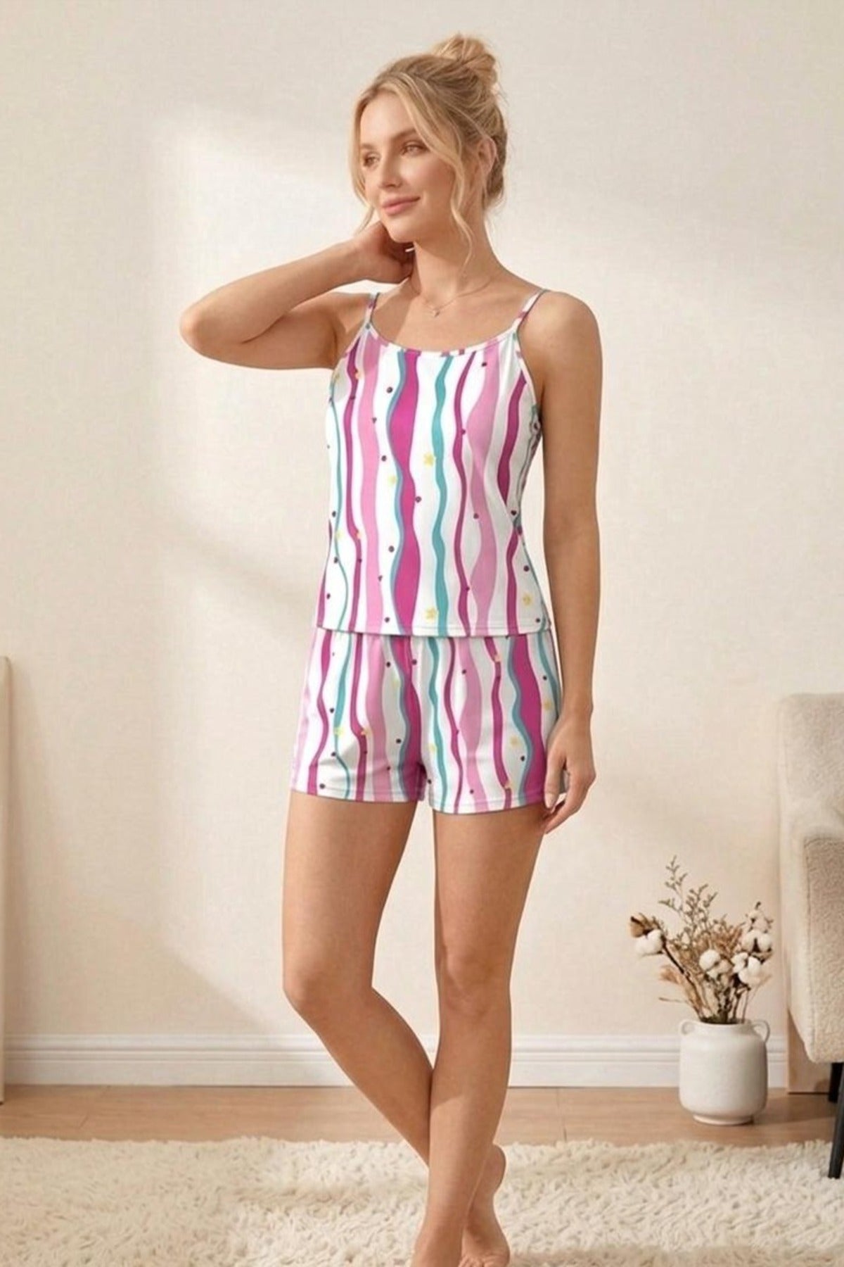 Yıldız ve Kalp Desenli Çizgili İp Askılı Şortlu Pijama Takımı – Çok Renkli