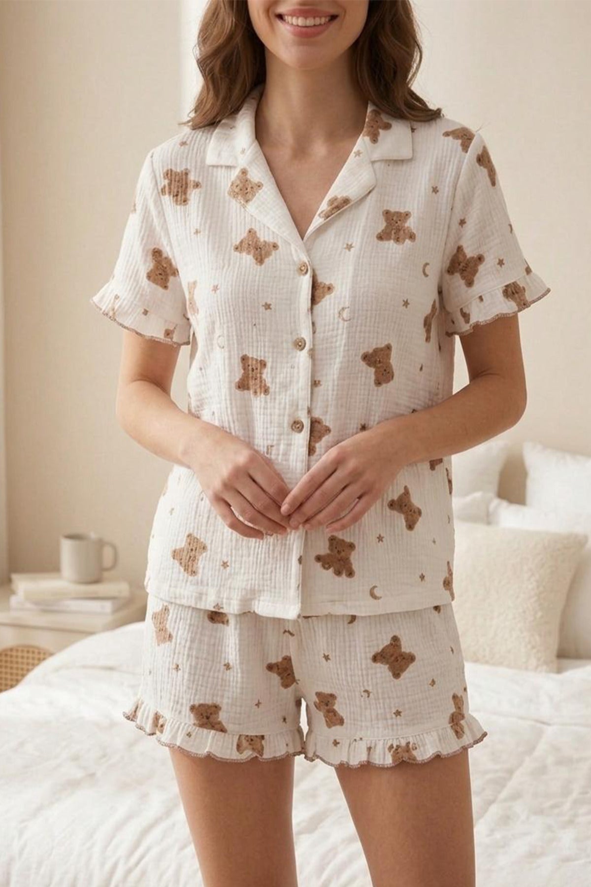 Ayıcık Desenli Fırfır Detaylı Şortlu Pijama Takımı – Beyaz