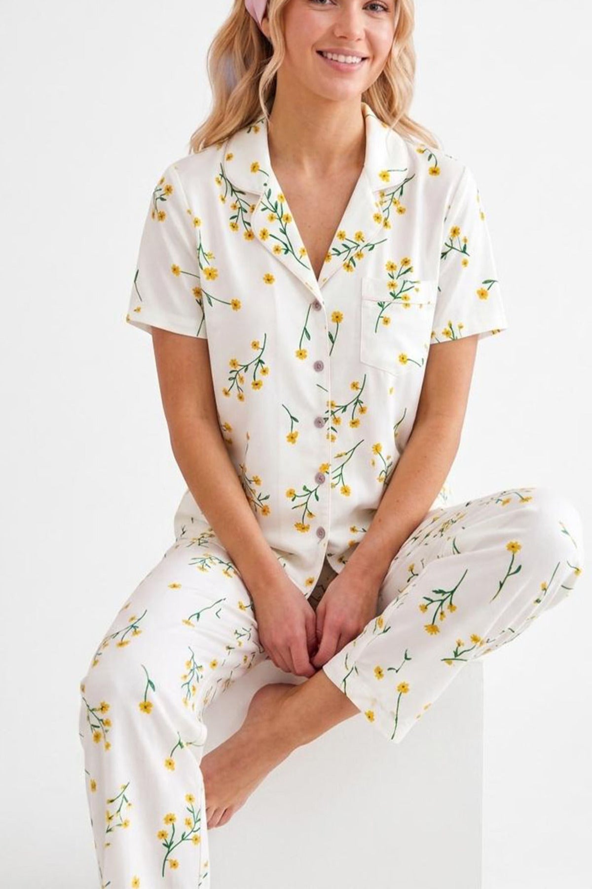 Çiçek Baskılı Bürümcük Kısa Kollu Pijama Takımı – Çok Renkli