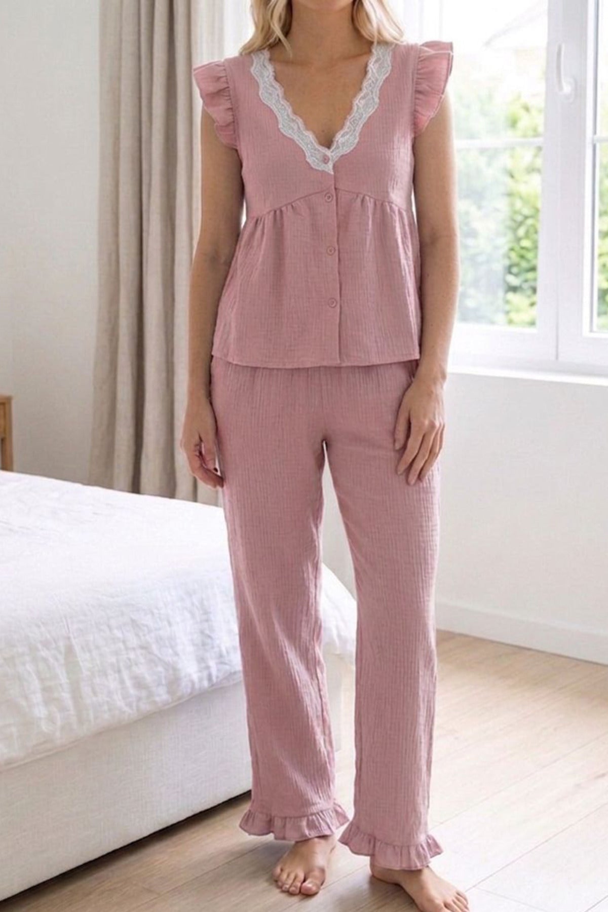 Dantel Detaylı Fırfır Kollu V Yaka Pijama Takımı – Pembe