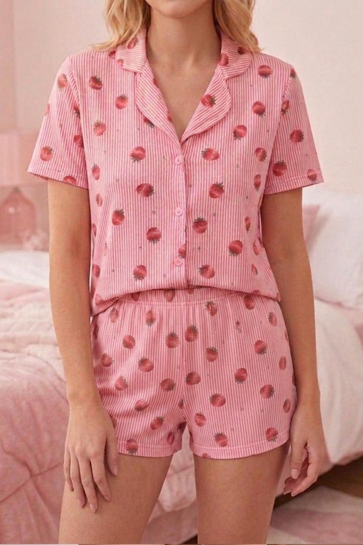 Çilek Desenli Şortlu Pijama Takımı – Açık Pembe