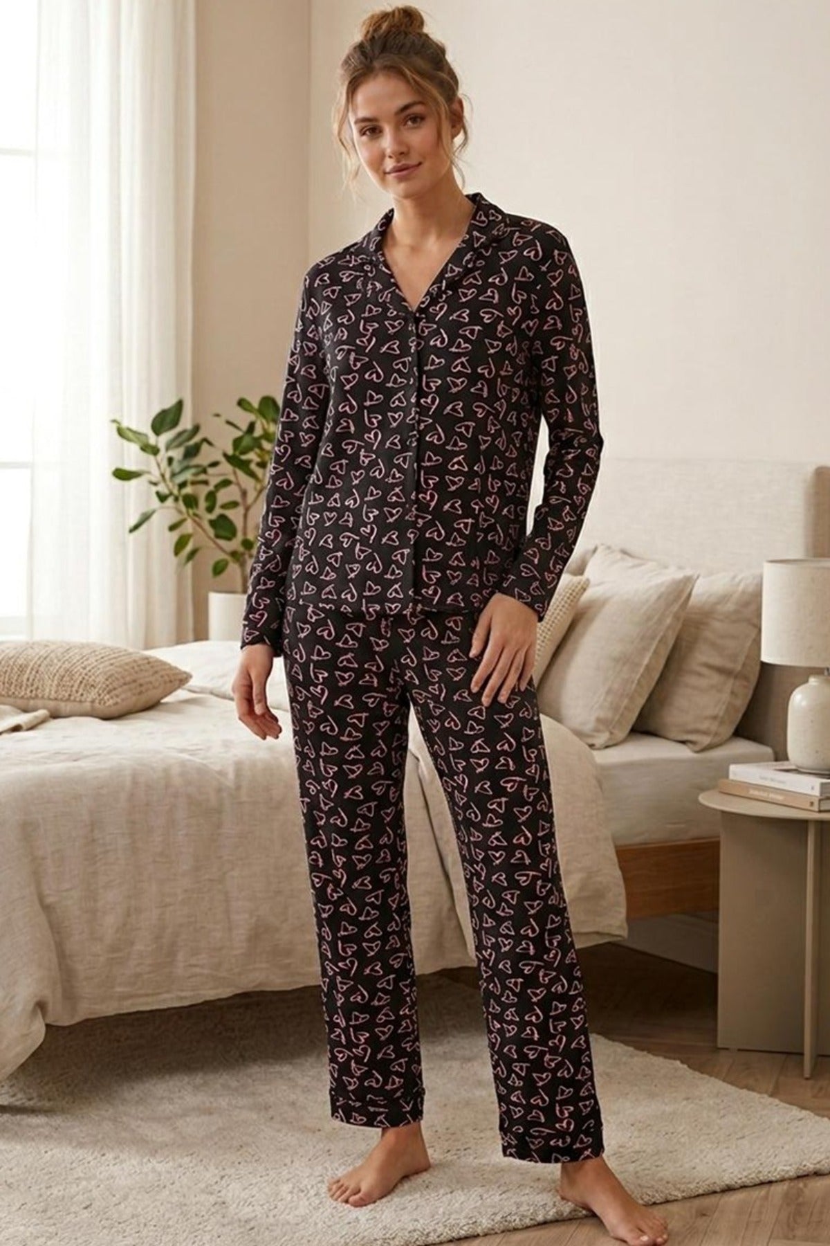 Pembe Kalp Desenli Uzun Kollu Pijama Takımı – Siyah