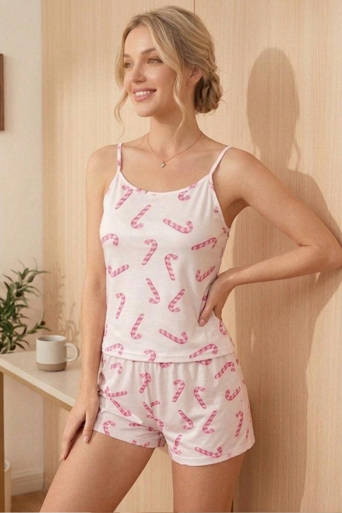 Baston Şeker Desenli İp Askılı Şortlu Pijama Takımı – Pembe