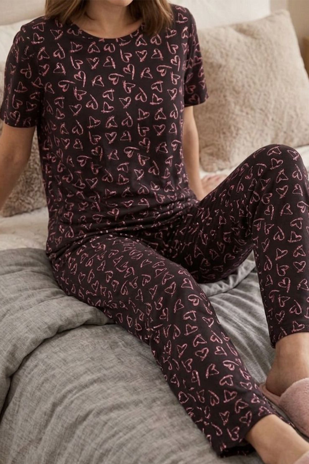 Pembe Kalp Desenli Kısa Kollu Pijama Takımı – Siyah