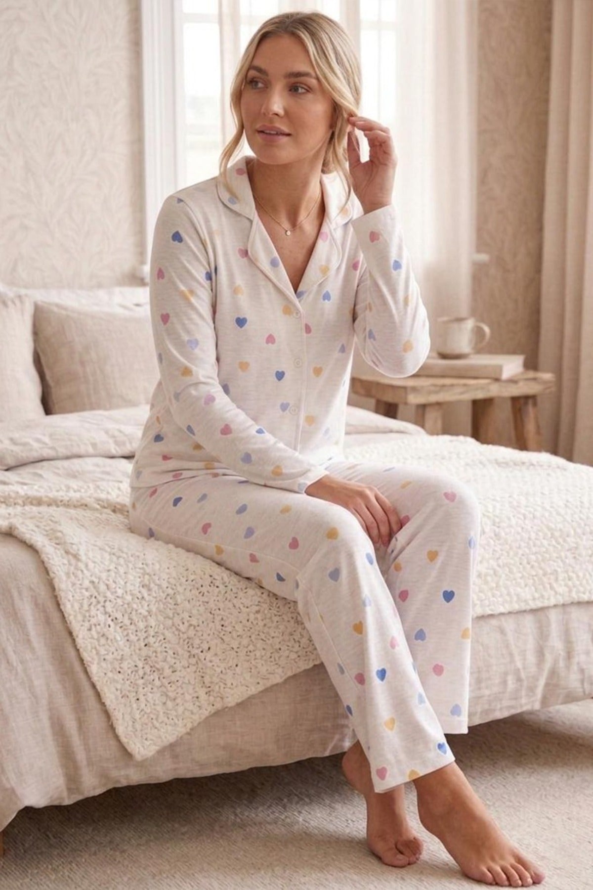 Renkli Kalp Desenli Uzun Kollu Pijama Takımı – Beyaz